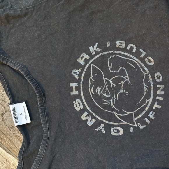 Gymshark Black Crop Top - Picture 2 of 5